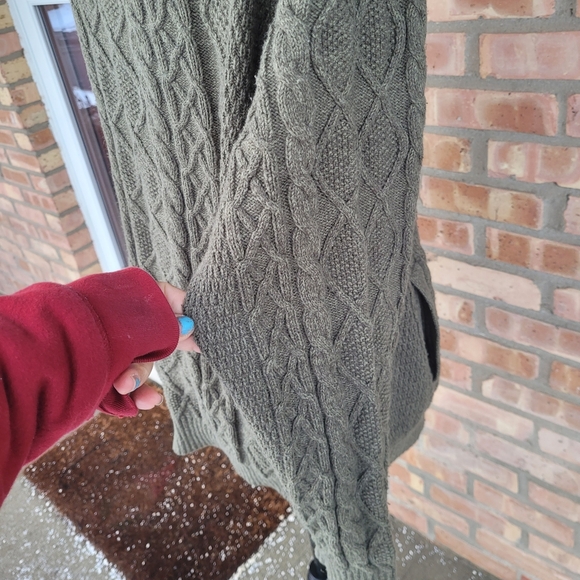 L.L.Bean Men's Olive Fisherman Cable Knit Sweater- Size L - Picture 7 of 14